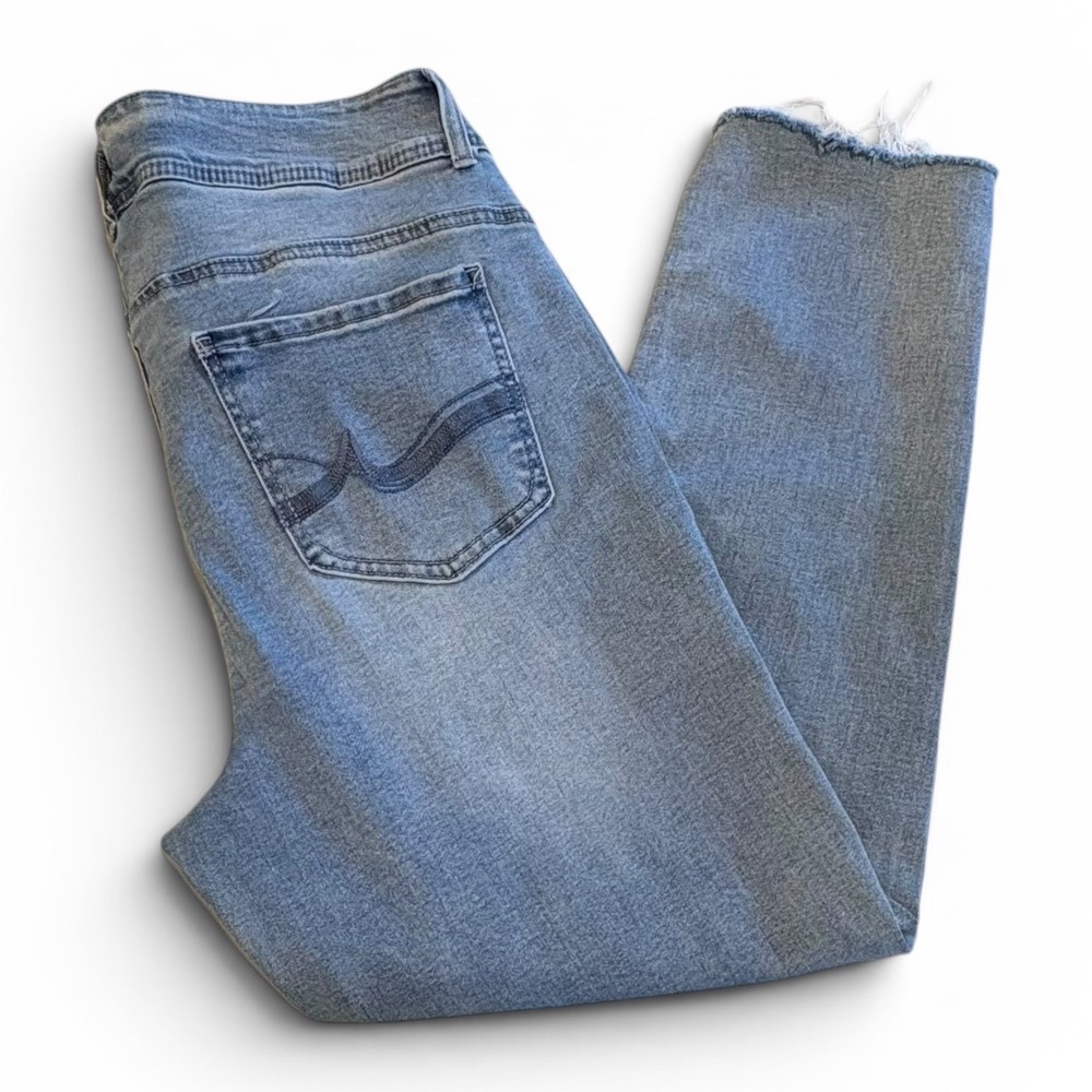 Angels Forever Young Women 16W  High Rise Raw Hem Tapered Jeans Medium Wash Blue